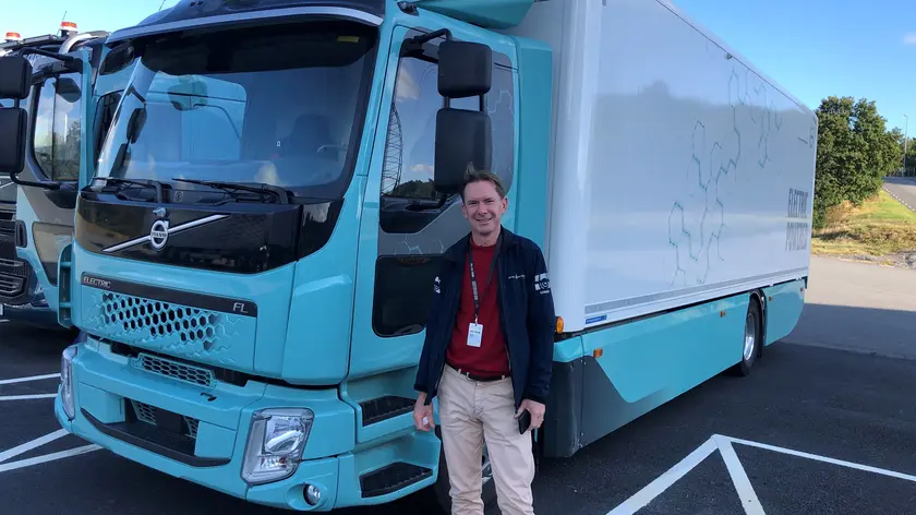 Elis först med att leverera textilier med eldrivna lastbilar