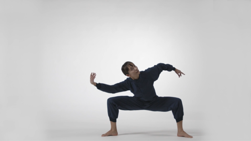 Rörelsefrihet i kollektionen MOVES Dansare visar rörelsefrihet i kollektionen MOVES
